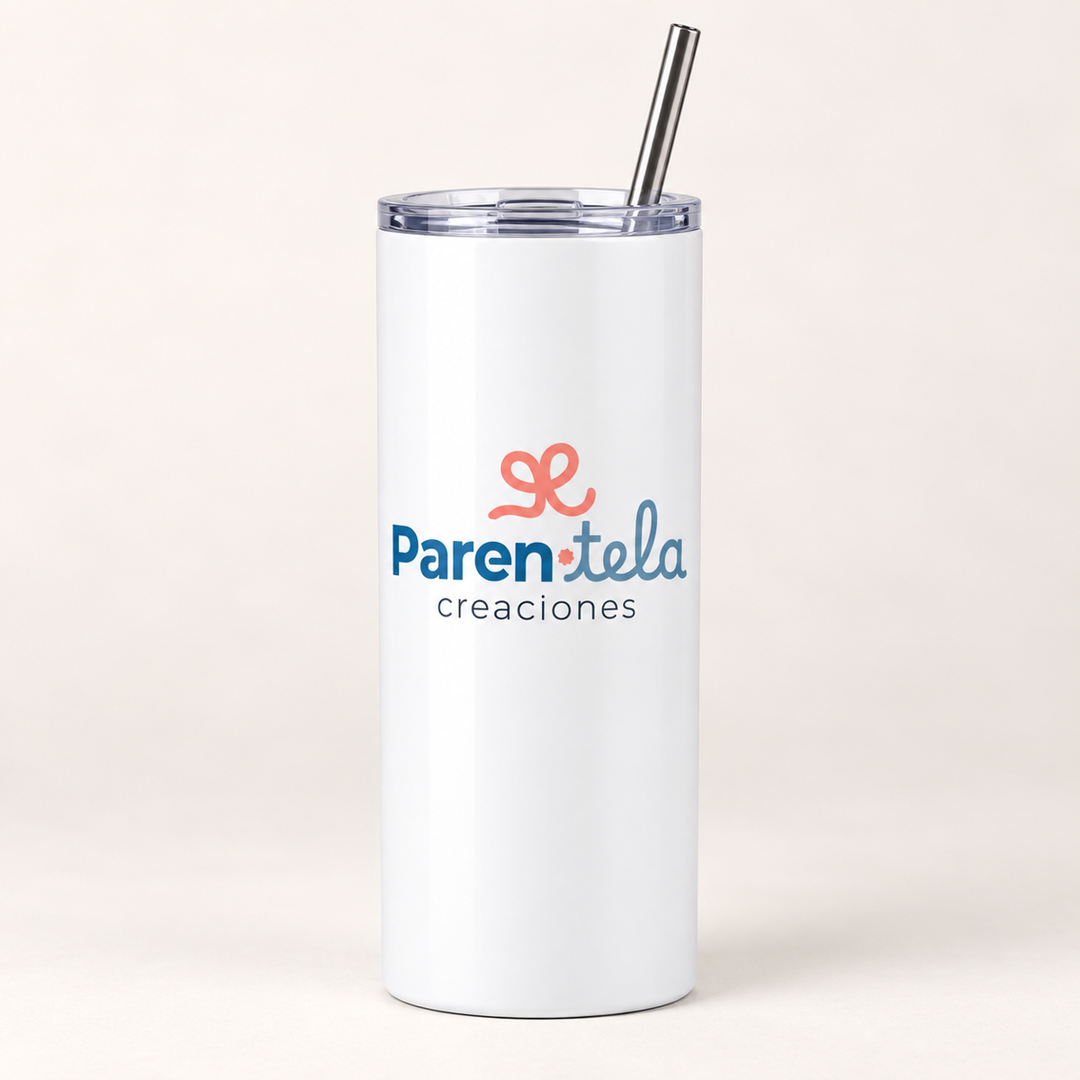 Tumbler blanco de 20 oz con el logo alternativo de Parentela Creaciones