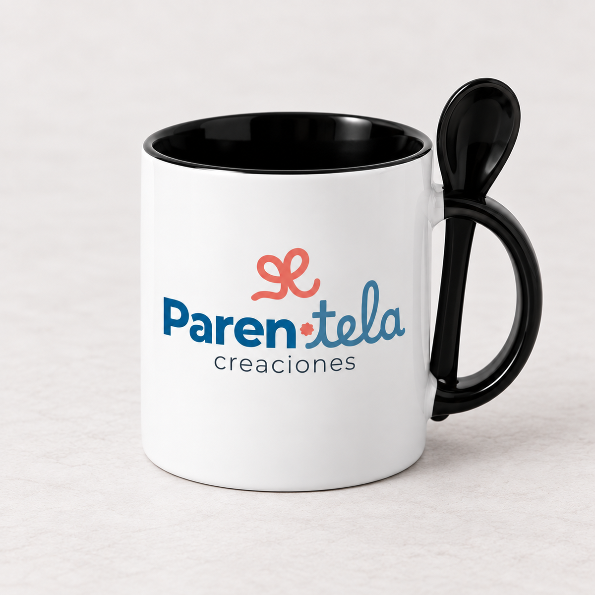 Taza personalizada de 11 oz con interior y cucharita negros