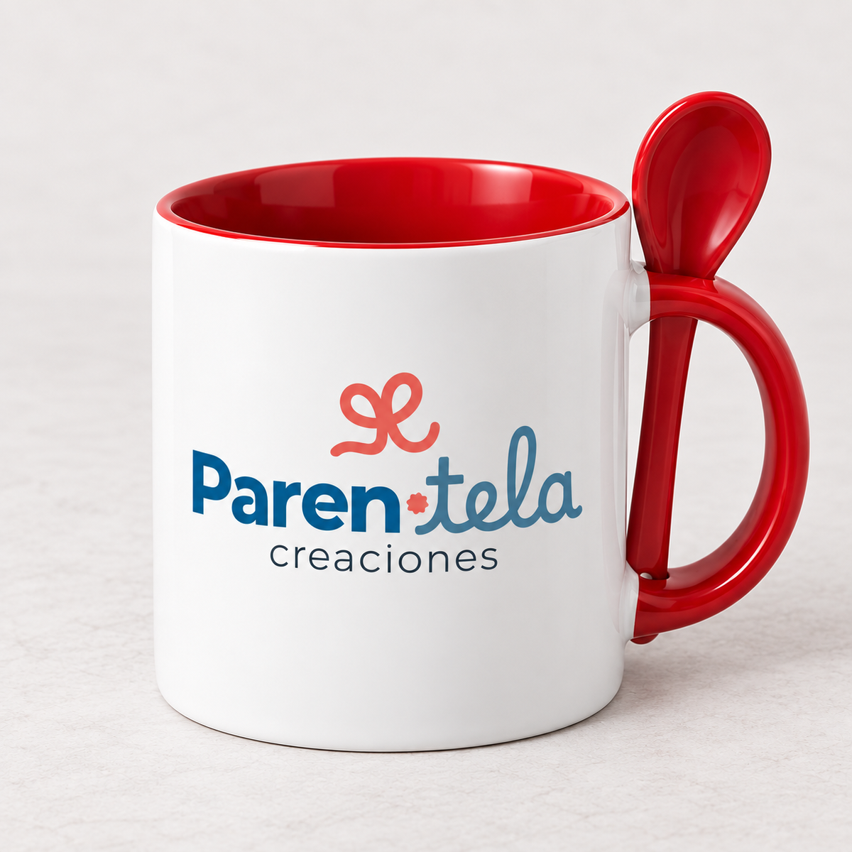 Taza personalizada de 11 oz con interior y cucharita rojos